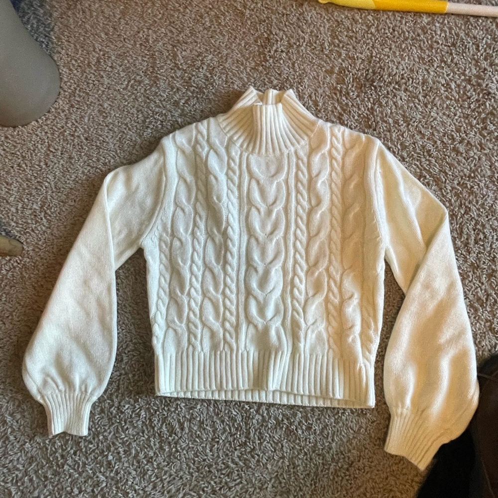 Gabrielle Union Woman’s Sweater Sz S in gently used condition